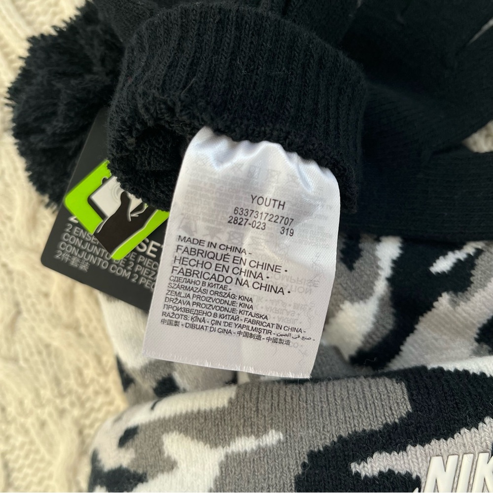 Nike Youth Hat and Gloves 2 pc Set NWT Camo Outerwear Accessories - Picture 6 of 6